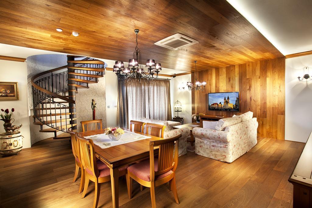 Dvoupodlažní apartmán typu Deluxe